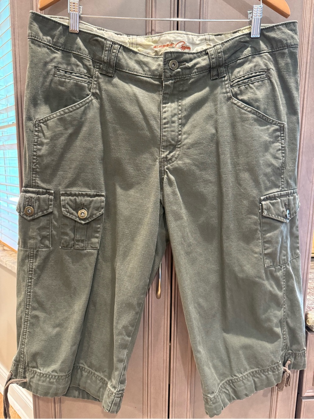 Riders Copper 17 M Green Cargo Capris or Long shorts with Button-Flap Pockets